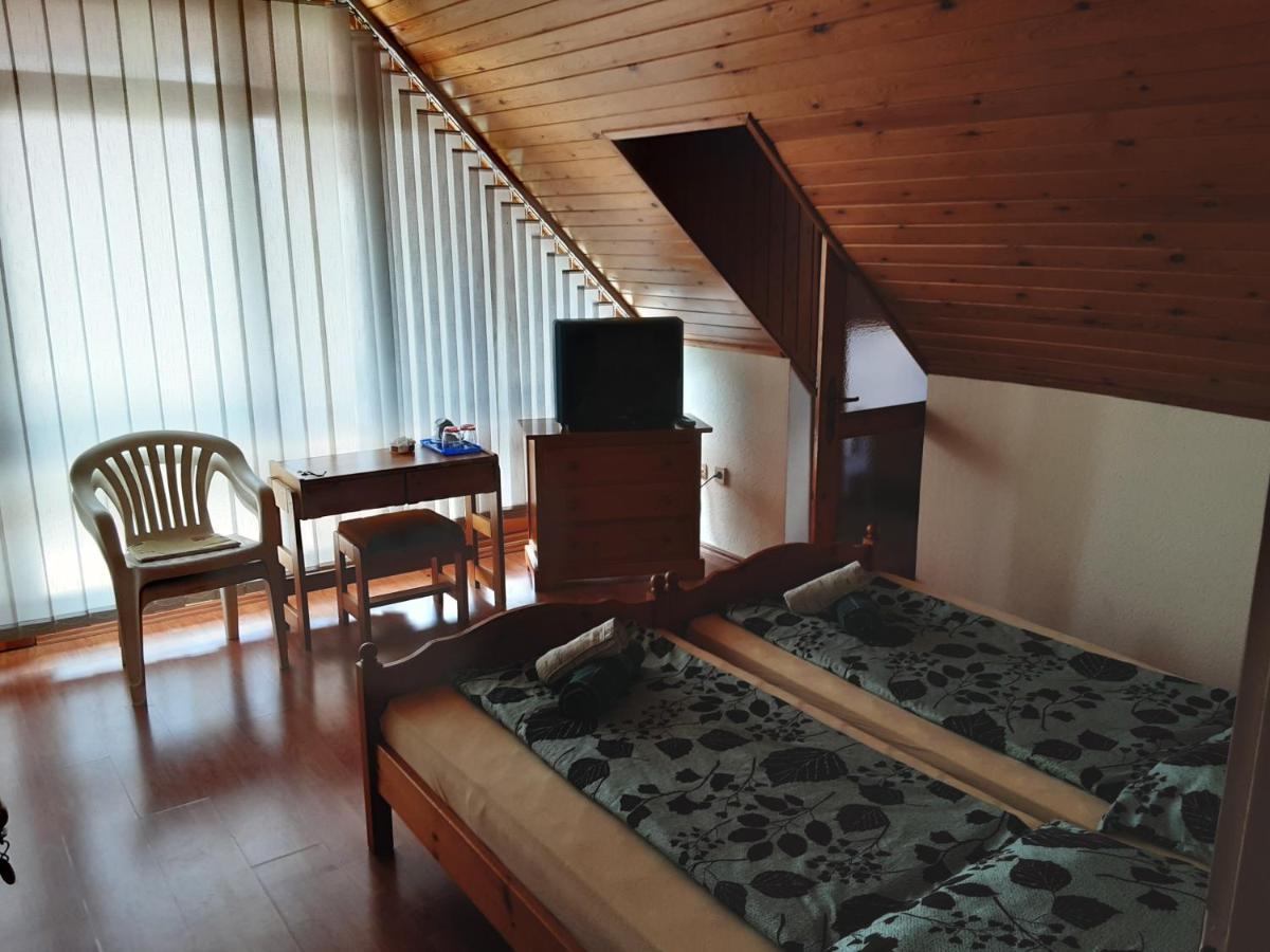 St Hubertus Panzio Bed & Breakfast Heviz Exterior photo